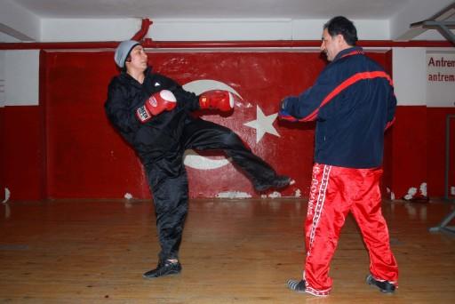 Zeliha Doğrugüneş 2 çocuk annesi Kickboks şampiyonu