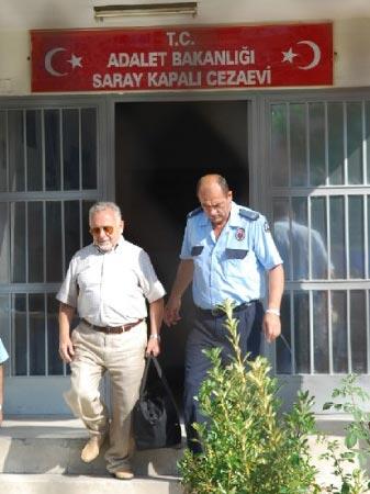Saray Cezaevi'nde bir yıldır yatan eski Deniz Kuvvetleri Komutanı İlhami Erdil, tahliye edildi.