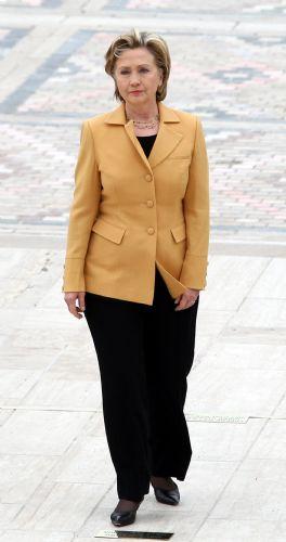 ABD Dışişleri Bakanı Hillary Clinton, eşinin Başbakan olduğu yıllardaki resmi ziyaretinden yıllar sonra bu kez bakan sıfatıyla resmi bir ziyaret için Ankara'yı ziyaret etti.