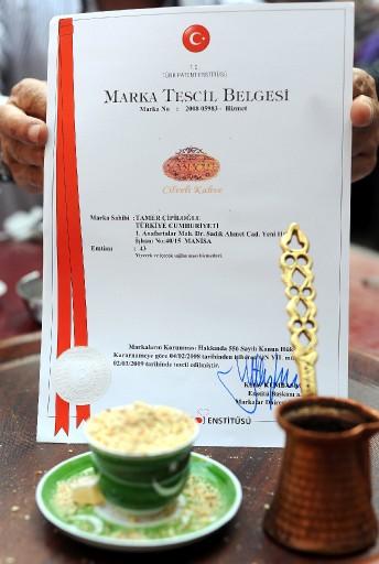 Manisa'da öğütülmüş bademle servis edilen ve ''cilveli'' adıyla bilinen Türk kahvesi, patentle koruma altına alındı.