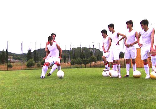 Türk futbolunun yıldızları Ertuğrul Sağlam, Emre Belözoğlu ve Nihat Kahveci bir program için aynı sahada buluştu.