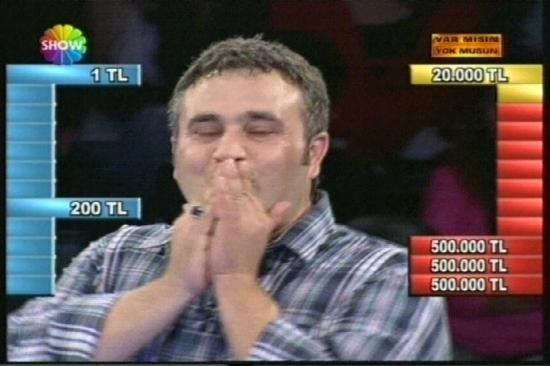 Sonunda beklenen oldu... Show TVde Acun Ilıcalının sunduğu Var mısın yok musun yarışmasında bir yarışmacı 128 milyarı reddedek kutuya gitti ve 500 milyarı kazandı.
