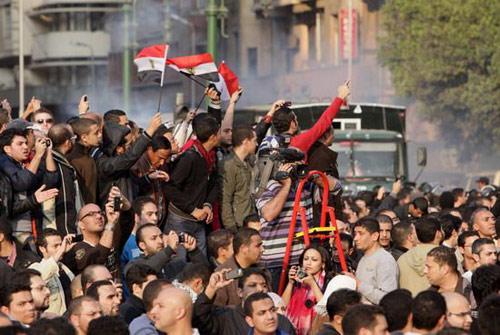 Mısır'da ayaklanma: Tarih: 2 Şubat 2011 -
Dakikada görüntülenme sayısında tepe nokta: 4.953.655
Mısır'ın Tahrir meydanında gelen ayaklanma sırasında Al Jazeera'nın İngilizce çevrim içi sürümü, ABD'li haber meraklıları tarafından adeta istilaya uğramıştı.