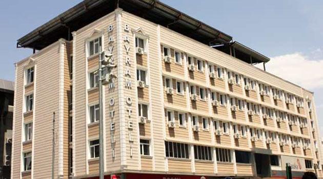 5,6 büyüklüğündeki depremde çok sayıda bina yıkılırken, Van merkezde çoğunlukla gazetecilerin kaldığı 6 katlı bir otel çöktü. Son bilgilere göre 23 kişi yaralı kurtarıldı, 7 kişi öldü.