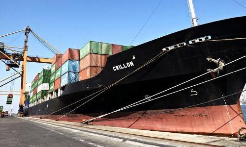 1 Nisan:
-Cumhuriyet tarihinin en yüksek mart ayı ihracatı gerçekleştirildi. TİM verilerine göre, mart ayında ihracat, 2010 yılının aynı ayına göre yüzde 22,81 artışla 11 milyar 723 milyon dolar oldu. İhracat, yılın ilk 3 ayında yüzde 20,74 artışla 31 milyar 390 milyon dolar seviyesinde gerçekleşti.
- THY, Boeing ile 15 adet Boeing 737 uçağı için sipariş anlaşması imzaladı.
- Standard and Poor's (S&P), İrlanda'nın kredi notunu "A-"den, "BBB "ya indirdi.