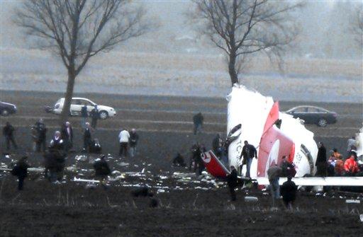 Türk Hava Yolları'na ait uçak, Hollanda'nın Amsterdam kentinde Schiphol havaalanına inerken yere çakıldı.