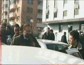 Emekli Tuğgeneral Levent Ersöz, Ankara'da tedavi gördüğü hastanede yakalanırken, Ersöz'ün yakalanma anı objektiflere böyle yansıdı. Fotoğraflar: Zafer Kütük / Star Gazetesi