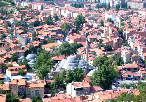 KÜTAHYA ---
AK Parti Kütahya İl Başkanlığınca, 12 Haziran'da yapılacak milletvekilliği genel seçimlerinde milletvekili adayı olacakları belirlemek amacıyla temayül yoklaması gerçekleştirildi.
Yaklaşık 2 bin 600 delegenin katıldığı ve 52 aday adayından 47'sinin katıldığı temayül yoklamasında aday adaylarının aldıkları oylar şöyle:
Şükrü Nazlı 1078, İsmet Duman 635, Ömer Ulu 573, Abdullah Erdem Cantimur 546, Ahmet Tan 497, İdris Bal 462, Mücahit Köksal 439, Nihat Helvacı 394, Bediha Türkyılmaz 389, Hakkı Altaş 369, Mustafa Hacımustafaoğulları 258, Fatih Salih Okumuş 250, Abdullah Ünal 193, Adnan Erdoğan Özkul 159, Ali İhsan Çakır 159, Halil Ertaş 153, Alaettin Güven 148, Ahmet Sami Kutlu 137, Vural Kavuncu 135, İsmail Usluer 134, Ali Fazıl Kasap 132, Hurşit Erdem 130, Aziz Göneş 129, Hıdır Yıldırım 127, İrfan Orhan 127, Himmet Uygun 111, Mehmet Çavuş 103, Aydın Kılıçkan 88, Bekir Gencer 87, Yusuf Okumuş 86, Hatice Ayla 82, Kamil Gündüz 77, Himmet Özer 72, Rafet Öztürk 65, İbrahim İmamoğlu 49, Aysel Yükselener 48, Hatice Yakar 47, Zafer Şahin 45, Mehmet Ali Kahraman 41, Hüseyin Baydar 31, Ramazan Öztürk 31, Zekiye Güler 30, Fatih Sam 28, Ali Güner Pektaş 23, Macide Ordu 22, Yavuz Selim Koç 22, Salih Ergun Erez 12.