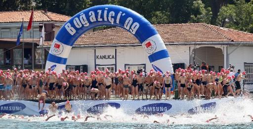 Türkiye Milli Olimpiyat Komitesi (TMOK) tarafından geleneksel olarak düzenlenen 21. Asya'dan Avrupa'ya Uluslararası Yüzme, Kürek, Yelken ve Kano Yarışları, İstanbul Boğazı'nda yapıldı.