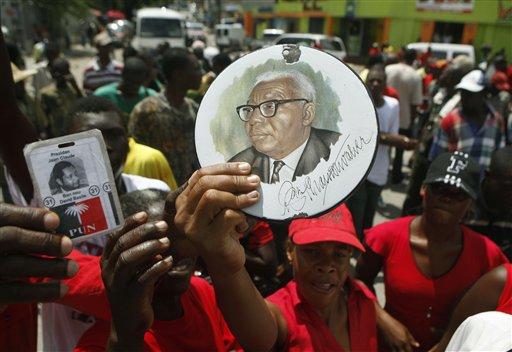 Babasının &ouml;ld&uuml;ğ&uuml; 1971 yılından 1986'ya kadar Haiti'yi y&ouml;neten Duvalier'i halk seneler &ouml;nce isyan ederek &uuml;lkeden kovmuştu.