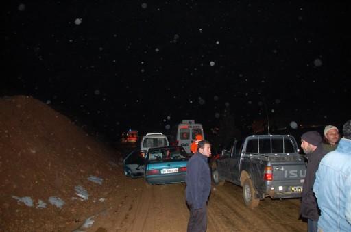 BBP lideri Yazıcıoğlu'nu taşırken düşen hekikoptere ulaşma çabaları aralıksız sürüyor. Helikopter için adeta bir ordu seferber edildi...