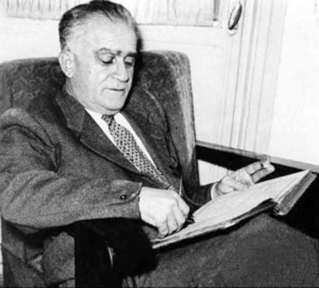 Cebimde borç senetleri var. Şu anda yalnız borçla ve atıfetle yaşıyorum ve borç beni çıldırtacak. Kurtulmak için her teşebbüsüm yeni borca sebep oluyor.