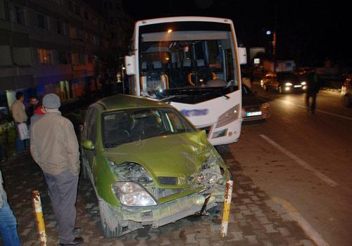 Çorlu'da, bir yolcu otobüsü firmasının şehir içi servisini çeken minibüs sürücüsü, hareket halindeyken şeker komasına girdi.