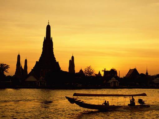Ana dili Thai... 62 milyona yakın nüfusu var. Bunun yaklasik %10u Başkent Bangkok'da yasamakta...