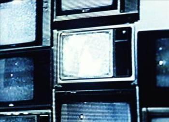 Kanalları değiştirilen bir televizyonun ürettiği statik elektriğin yüzde 1i Büyük Patlamaya ait
Evren Büyük Patlama olarak bildiğimiz bir ateş topunun içinde doğdu ve ateş topunun ürettiği ısı o günden bu yana gidecek bir yer bulamadı. Evrende sıkışan sıcaklık bugün hala etrafımızda.