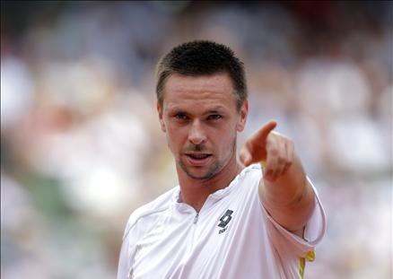 Pariste Roland Garros santrkortunu dolduran on binlerce seyirci, tarihi bir maça tanıklık ettiler ve Nadalın Fransa Açıka tarihi vedasını seyrettiler. 1 Numara Nadal sürpriz bir şekilde elendi