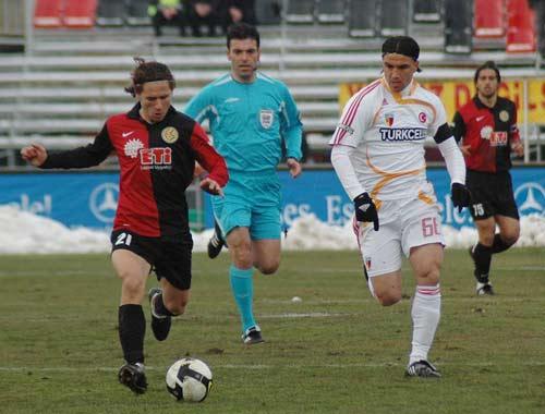 Süper Lig'de üç haftadır istediği sonucu alamayan Eskişehirspor, şeytanın bacağını kırdı. Eskişehirspor - Kayserispor maçı sahibi takımın 1-0 üstünlüğüyle tamamlandı.