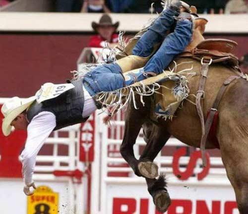Rodeo esnasında yaşanan tehlikeli anlar...