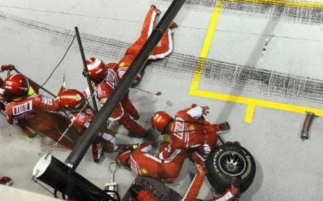 Formula 1'in 15. yarışı olan Singapur Grand Prix'sinde, Yarışı birinci sırada götüren Ferrari pilotu Felipe Massa pistlerde ender rastlanan bir hata yaptı.