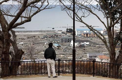 Kent yok oldu: Tsunamiden sonra Ishinomaki kentinde yaşanan yıkım.