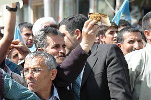 HAS Parti Genel Başkanı Numan Kurtulmuş, partisinin ülkede kamplaşma, kutuplaşma, bölünmeyi önlemek için var olduğunu söyledi.