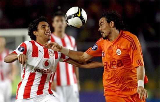 İlginç hareketleri ve fiziği ile dikkati çeken karşılaşmanın İspanyol hakemi Eduardo Iturralde Gonzalez, Galatasaray'ın bir penaltısını da es geçti.