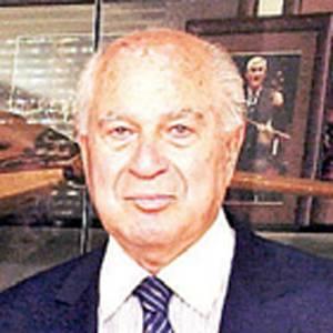 NECATİ AKÇAĞLILAR
TEKFEN Holding deyince akla finans ve inşaat kadar Nihat Gökyiğit, Feyyaz Berker ve Necati Akçağlılar'ın 1950'lerde başlayıp, kesintisiz sürdürdükleri arkadaşlık ve ortaklık gelir.