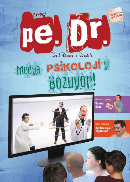 PSİKOLOJİ De, Psikolojiniz De Bozulmasın!

18den fazla üniversitede temsilcisi bulunan,  pe.Dr. Dergisinin 2011 Bahar Dönemi sayısı çıktı. 

Tamamen öğrenciler tarafından koordine edilen ve üniversiteler arası en etkin öğrenci yayınlarından biri olan Dergi pe.Dr., okuyucusunun elinde patlamayacak bomba gibi bir sayıyla görücüye çıkıyor. 
Dergi Pe.Dr. başta PDR ve Psikoloji Bölümü öğrencilerine ulaşmayı hedeflese bile, yalnızca bu bölümlerle sınırlı bir mesleki yayın olma özelliği taşımıyor. Sosyo-kültürel ve edebi içeriğe de önem veriyor. Üniversitelerin diğer bölümlerinde okuyanları ihmal etmeyerek, onların da beğenecekleri ve keyifle okuyacakları bir çalışma olarak karşımıza çıkıyor. Şimdiden 18i aşkın üniversitenin kampüsünden içeri girebilmiş olması, beğenildiğini ve yeni sayılarının merakla beklendiğini gösteriyor. Üniversite Öğrencisi denince; yasal yollarla sözünü söylemeyen, eleştirmeyi bilmeyen, düşünceyle-kalemle-fikirle kendini ortaya koymak yerine yumurtaya bulanan ve şiddete başvuran kişilerin akla gelmesine, şiddetsizce karşı çıkıyor pe.Dr.ciler. Bunun yerine, düşüncelerini saygılı bir şekilde ve yazıyla ifade etmenin doğruluğunu vurguluyorlar.

pe.Dr.nin bahar dönemi sayısında neler var?
Bahar dönemi sayısında kapak mottosu olarak Medya PSİKOLOYİyi Bozuyoru tercih eden Dergi pe.Dr.; dosya konusunda, televizyon ve sinema başta olmak üzere, medyayı sorguluyor. Kendisinin de bir basın-yayın kuruluşu olduğunu ve medyaya bir yerlerden eklemli olduğunu hatırından çıkarmayarak yapıyor bunu Hakkaniyetli bir eleştiri yöneltiyor dizilere.

Televizyonun etkisiyle hem psikoloji biliminin sulandırıldığına hem de insan psikolojisinin bozulabildiğine dikkat çekiyor. Beyaz ekran aracığıyla yayılan PSİKOLOJİyi bozacak tavırların karartılması gerektiğine; aksi halde toplum hayatını felce uğratacak davranışları gösteren bireylerin karizma olarak görülmeye devam edilmesiyle birlikte, doğacak sıkıntıların altından kalkamayacağımıza vurgu yapıyor.