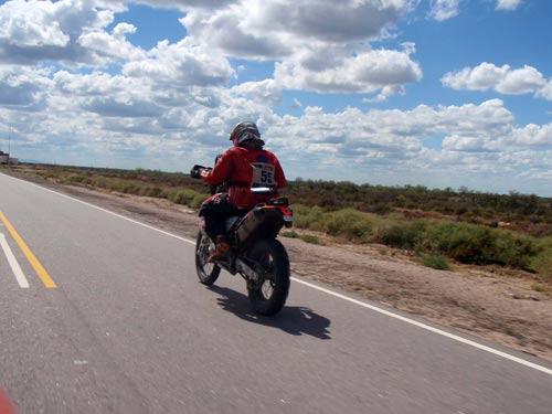 Dakar Rallisi'nde çöl etapları başlıyor... Arjantin - Şili topraklarında 1-17 Ocak tarihleri arasında gerçekleşen 9.000 km'lik Dakar Rallisinde 1.595 km katedildi. (CİHAN)