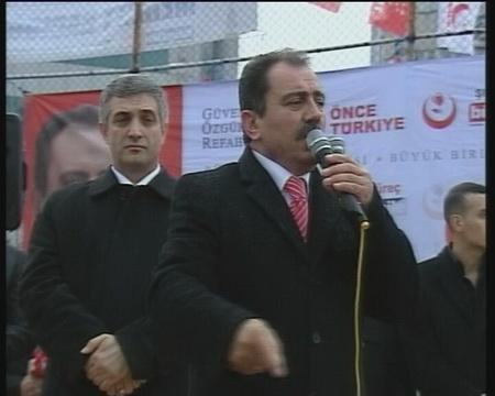 BBP'nin İstanbul mitingi: Partisinin İstanbul mitinginde vatandaşlara hitap eden BBP Genel Başkanı Muhsin Yazıcıoğlu'nun hedefinde de hükümet vardı.