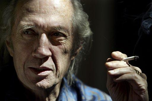 Ünlü Amerikalı oyuncu David Carradine, Tayland'ın başkenti Bangkok'ta ölü bulundu.