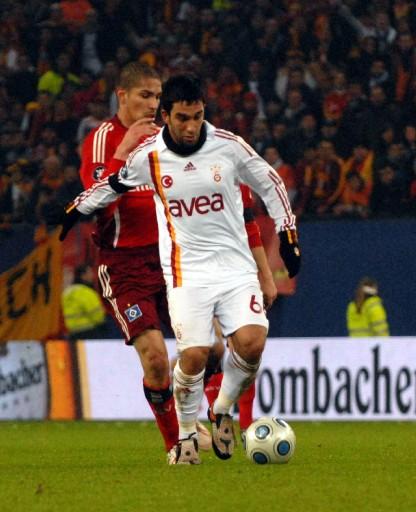 Galatasaray 10 kişi tamamladığı maçta öne geçmesine rağmen skoru koruyamadı, turu Ali Sami Yen'e bıraktı.