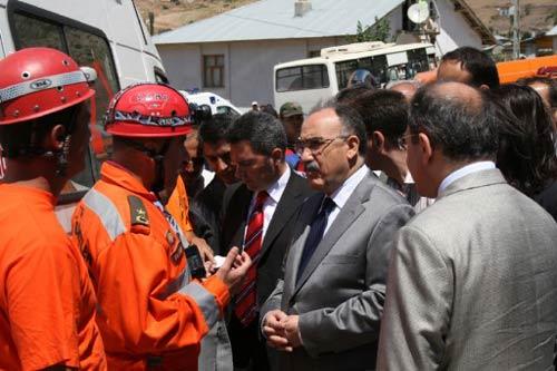 Beşir Atalay, Nimet Çubukçu ve Recep Akdağ, askeri helikopterle Konya'nın Taşkent ilçesine bağlı Balcılar beldesine geldi.