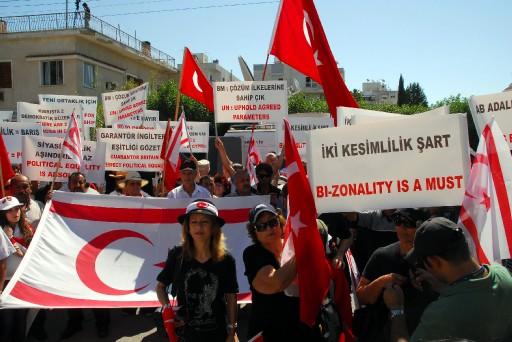 KKTC'de, ATAD Kararını Kınama Platformu, ATAD'ın Orams davasına ilişkin kararını kınamak amacıyla düzenlediği eylemde, İngiliz Yüksek Komiserliği ile AB ve BM yetkililerine muhtıra verdi.