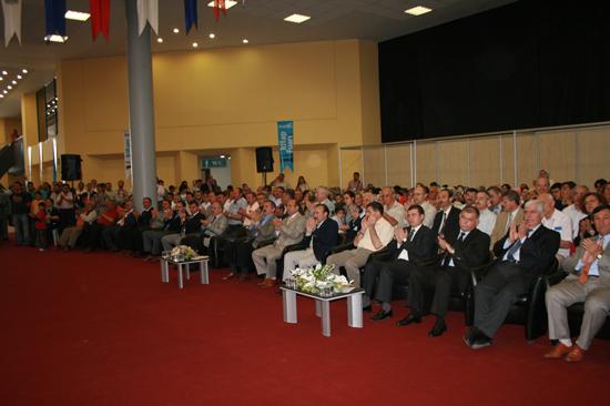 Kocaeli Büyükşehir Belediyesinin bu yıl ilkini gerçekleştirdiği Kitap Fuarı, İnterteks Fuar Alanında, il protokolü ve 3 bine yakın vatandaşın katılımıyla açıldı.