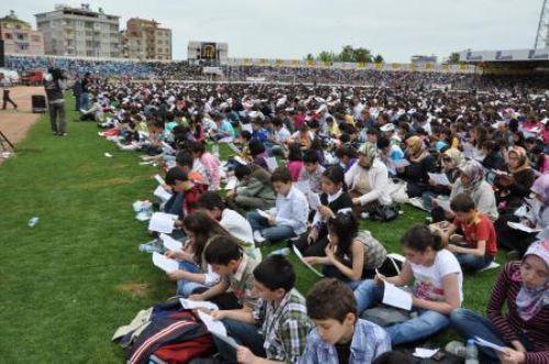 Malatya Valiliği, İl Milli Eğitim Müdürlüğü ve NT Mağazaları işbirliği ile Malatya İnönü Stadında 24 bin kişinin katılımı ile yapılan kitap okuma denemesinde dünya rekoru kırıldı.