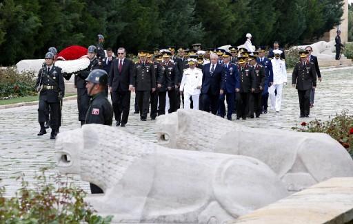 Yüksek Askeri Şura toplantısı Başbakan Erdoğan'ın başkanlığında Genelkurmay Başkanlığı Karargahı'nda başladı. Toplantıda albay ve generallerin terfileri görüşülüyor