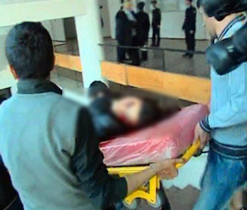 Bakü'de üniversiteye kanlı baskın. Azerbaycan'ın Başkenti Bakü'deki Petrol Akademisi'ne (ADNA) otomatik silahlarla baskın düzenlendi. Onlarca öğrenci öldü, onlarca öğrenci yaralandı. İşte yaşanan dehşet anlarından kareler.