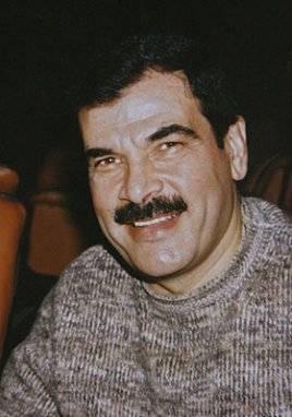 7-ASIF ŞEVKET, Büşra Esat'ın kocası, Beşar Esat'ın eniştesi, Esat ailesinin damadı