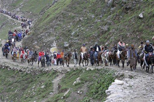 Hindular her yıl deniz seviyesinden 14.500 feet (4420 metre) yükseklikteki mağaraya çileli bir yolculuk yaparak hacı oluyor. Şri Amarnath Tapınağı Hindu inancına göre Tanrıları Kral Şivanın yeniden dirileceği mekan.