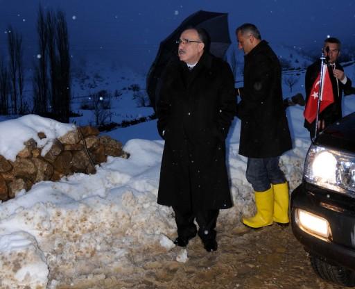 BBP lideri Yazıcıoğlu'nu taşırken düşen hekikoptere ulaşma çabaları aralıksız sürüyor. Helikopter için adeta bir ordu seferber edildi...