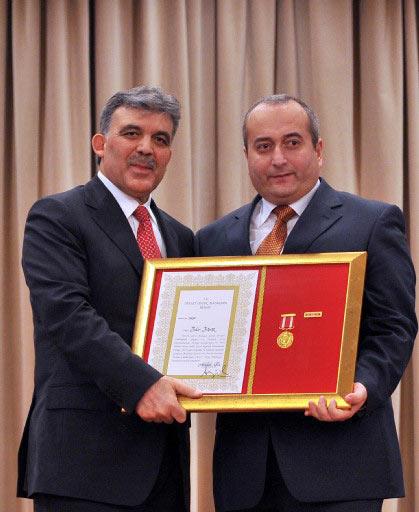 Cumhurbaşkanı Gül, 2007-2008 yıllarında TSK ve emniyet mensubu olarak görev yaparken şehit olanların yakınlarıyla malul ve gazi 61 kişiye Devlet Övünç Madalyası verdi.