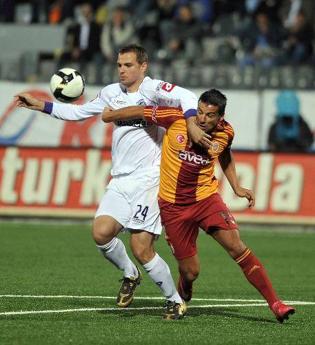 Geçen hafta şampiyonluğa havlu atan G.Saray, UEFA umutlarını sürdürmek istiyordu. Ancak Hacettepe hesapları alt-üst etti.