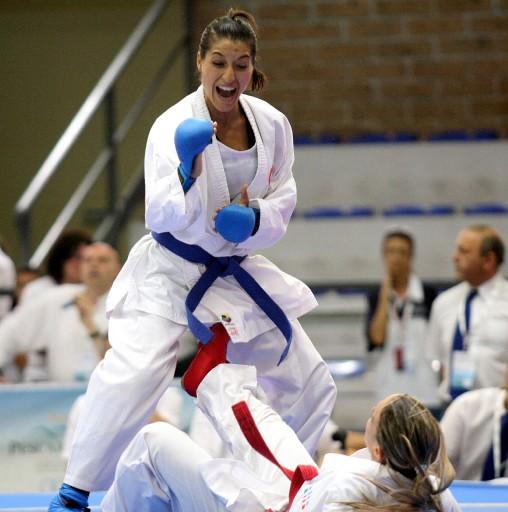 16. Akdeniz Oyunları'nda bugün başlayan karate müsabakalarında, bayanlar 50 kiloda Gülderen Çelik altın madalya kazandı