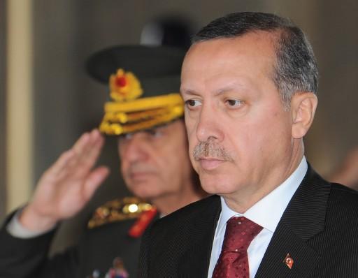 Yüksek Askeri Şura toplantısı Başbakan Erdoğan'ın başkanlığında Genelkurmay Başkanlığı Karargahı'nda başladı. Toplantıda albay ve generallerin terfileri görüşülüyor