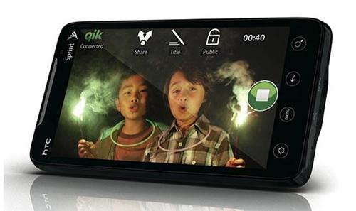 Qik video chat: İlk kez iPhone 4 sahibi olanlar cep telefonları aracılığıyla canlı, yüksek kalitede görüntülü konuşma yapabilecekler. ancak, Qik uygulamasında hem Wi-Fi hem de 3G üzerinde slayt şovlarda kare hızı, kumlu görüntüler ve sıklıkla bağlantı kesilmesi yaşanıyor. Qik'in yanında Skype ve Google Talk da cep telefonları üzerinde görüntülü konuşma imkanı sunuyor.