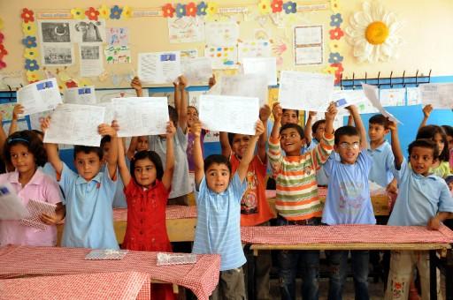 2008-2009 Eğitim - Öğretim yılı sona erdi. İlköğretim ve ortaöğretim okullarında eğitim gören yaklaşık 15 milyon öğrenci karne alarak tatile girdi. Kiminde hüzün kiminde sevinç vardı: