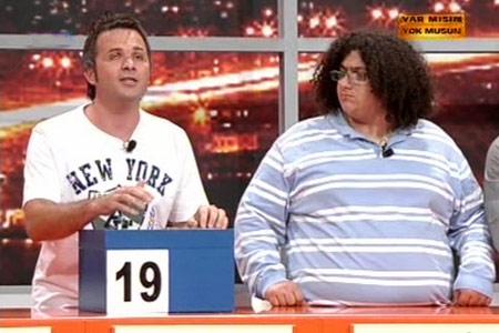 Bant yayınlanan programın bu bölümü kısa gösterilse de milyonlarca insan boş kutuya şahitlik etti. Evren'in kutuyu açtığı an gösterilmememi kafaları karıştırdı. Yapıştırılan kağıdın kutunun içine düşmüş olabileceği ihtimali akıllara geldi..