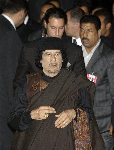 Kaddafi'nin çadırında çay keyfi