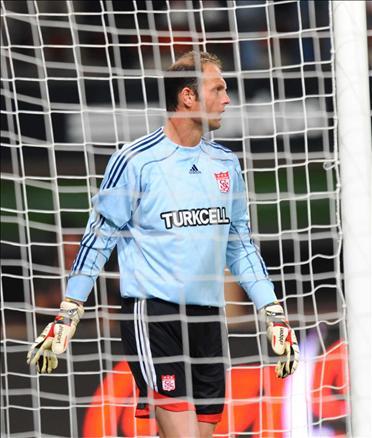 Sivasspor, Şampiyonlar Ligi 3. Ön Eleme turunda Anderlecht'e Belçika'da farklı yenildi. 5-0'lık maçta Yiğidolar'ın kaleye şutu bile yok...
